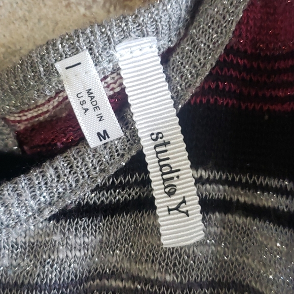 Short Sleeved Metallic Keyhole Back Sweater - Picture 2 of 9